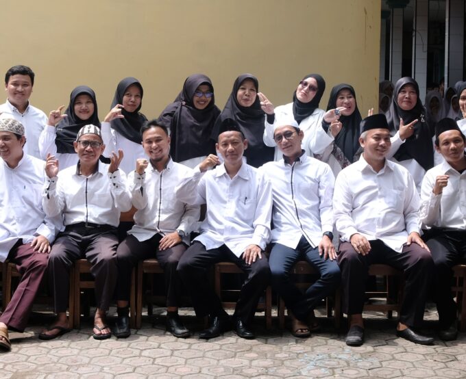 Guru Profesional untuk Mendidik Siswa yang Berkarakter